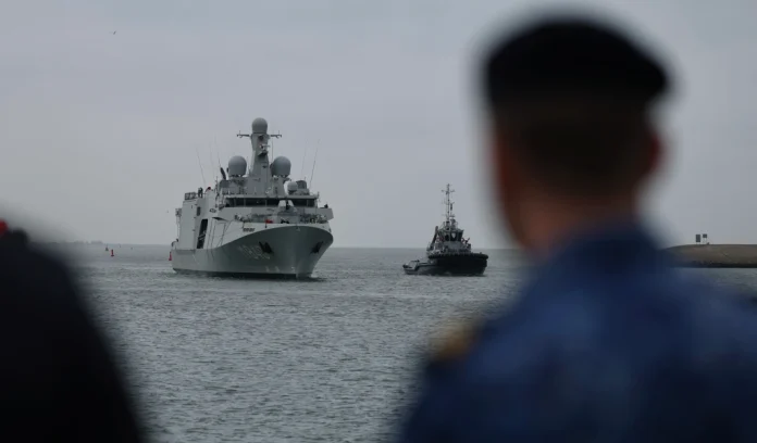 Mijnenjager Vlissingen meert aan in Den Helder Mijnenjager Vlissingen meert aan in Den Helder
