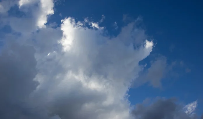 Wisselvallig weer met zon en buien in Nederland Wisselvallig weer met zon en buien in Nederland